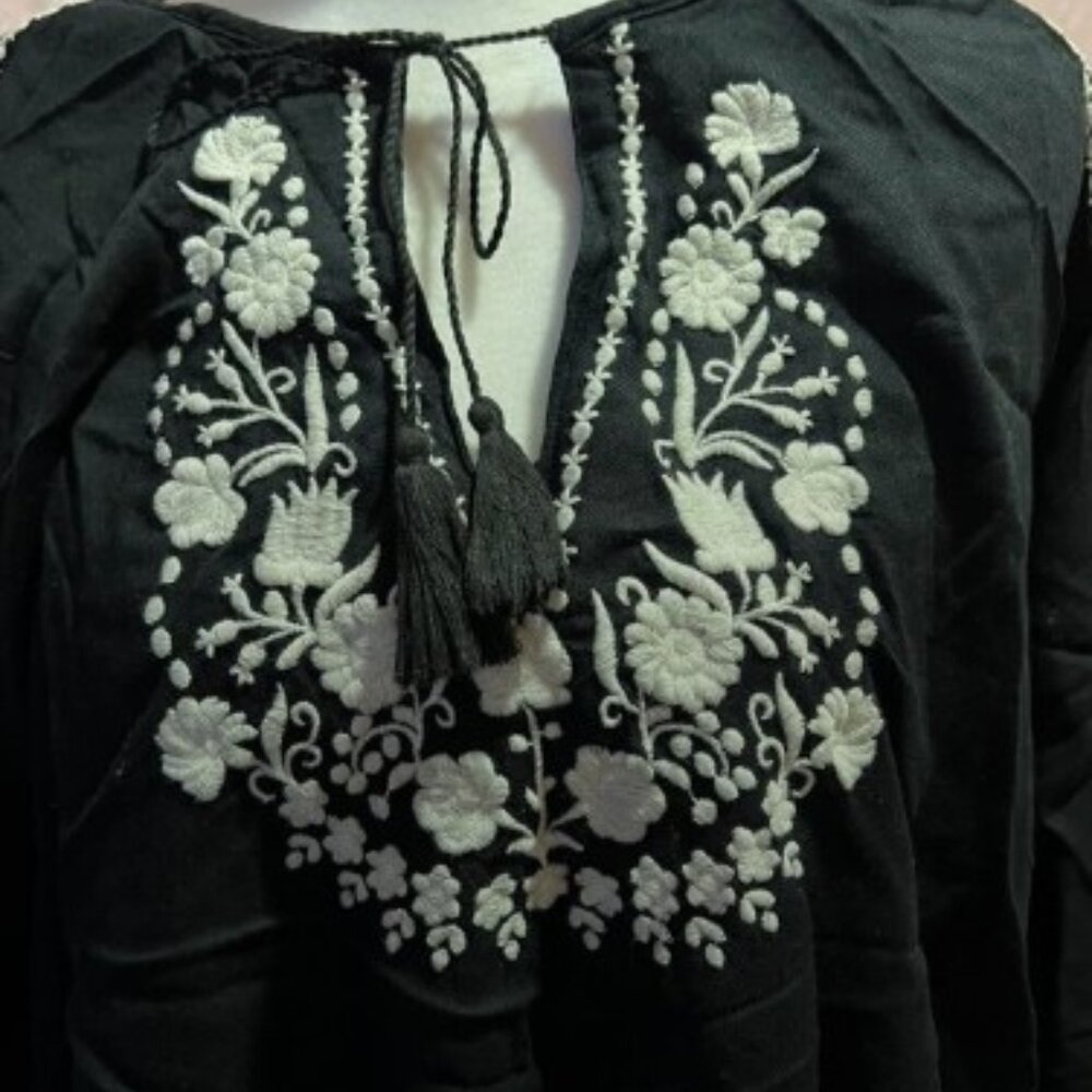 Black Tunic with White Floral Embroidery Sz XXL